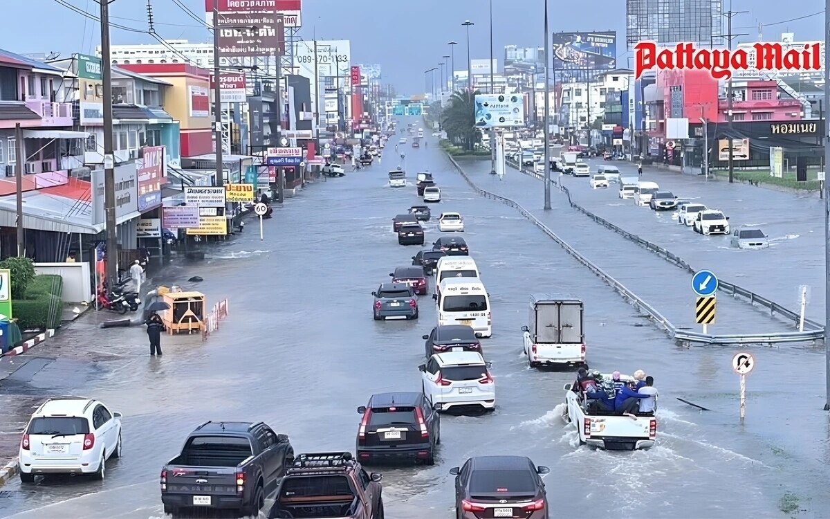 Pattaya versinkt im wasser flut und herausforderung fuer bewohner und touristen