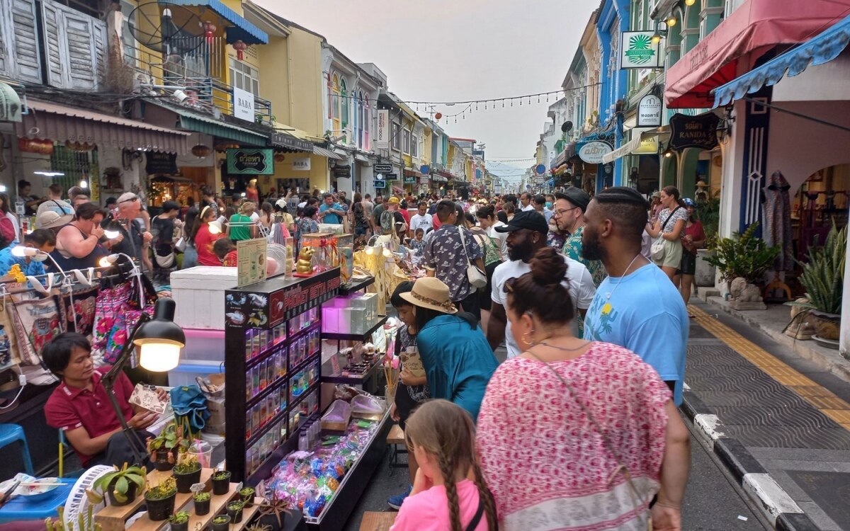 Phuket erwartet einen geschaeftigen songkran