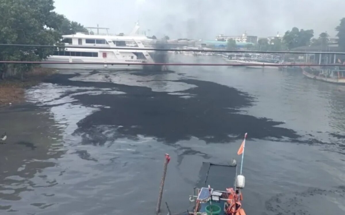 Phuket kanal nicht durch oelpest sondern durch russ von bootsmotoren geschwaerzt