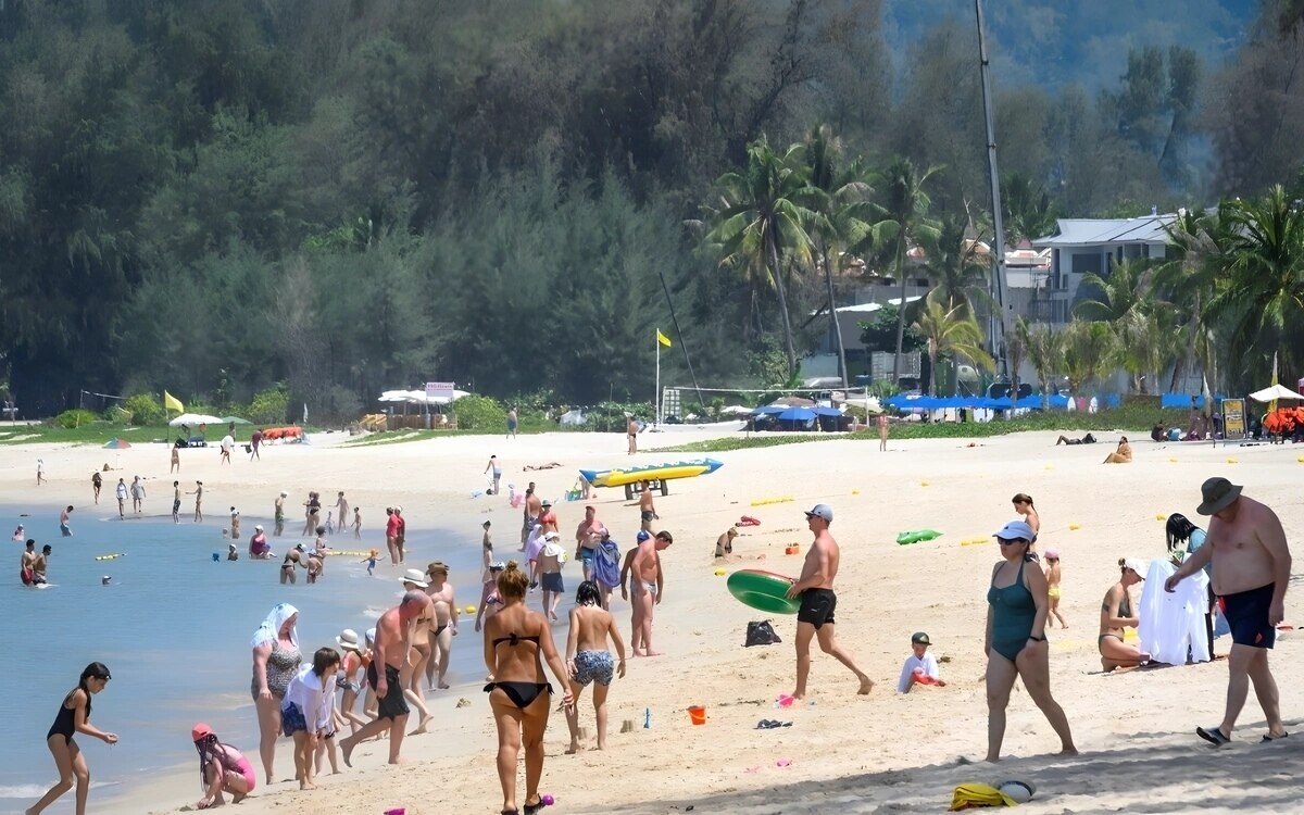 Phukets tourismusboom uebertrifft die infrastruktur und gibt anlass zu umweltbedenken