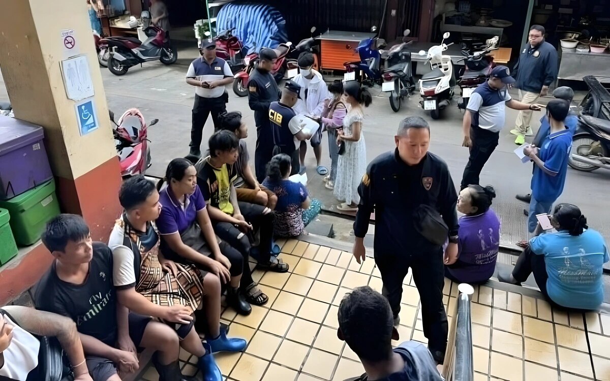 Polizei verhaftet 12 Ausländer während gezielter Razzia gegen illegale Einwanderung in Phuket