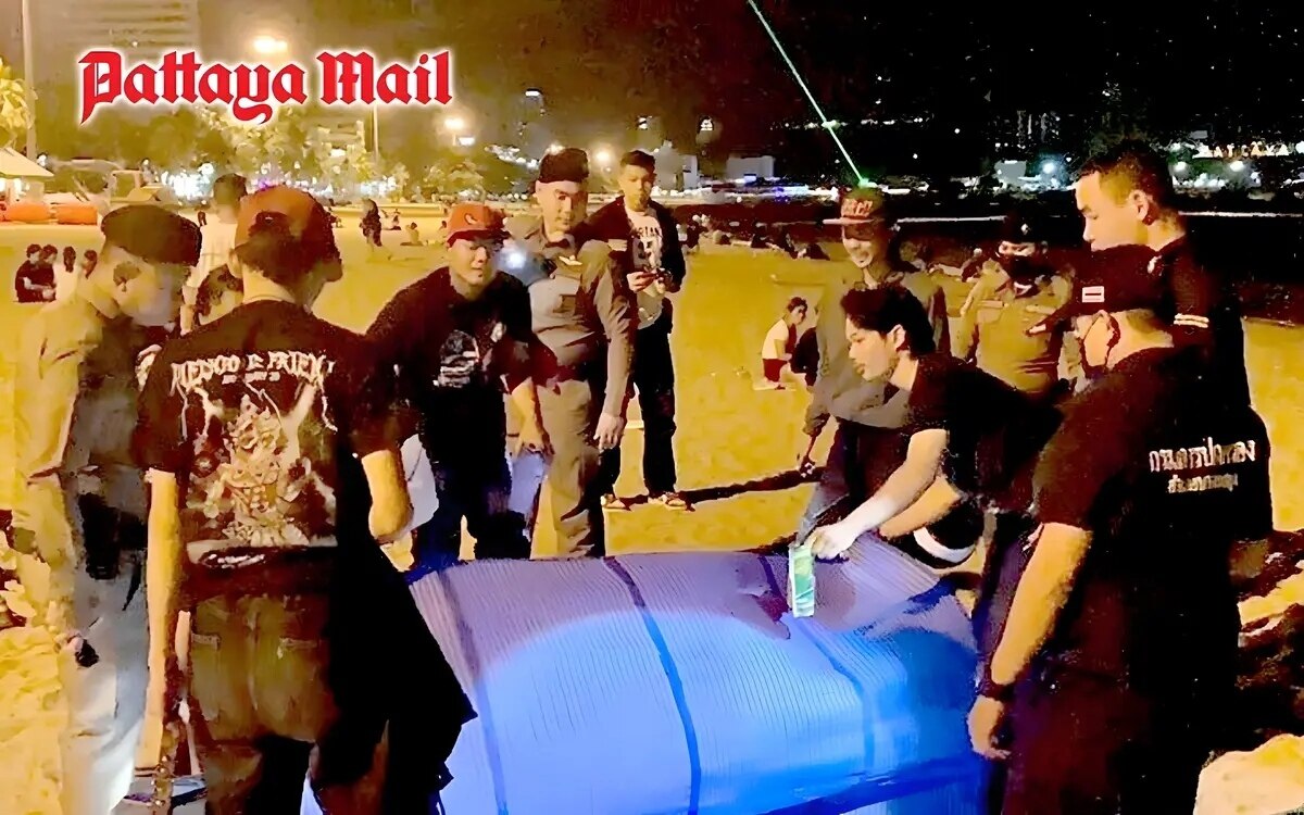 Polizei von pattaya fuehrt spaetnaechtliche strandkontrollen durch um die sicherheit der touristen