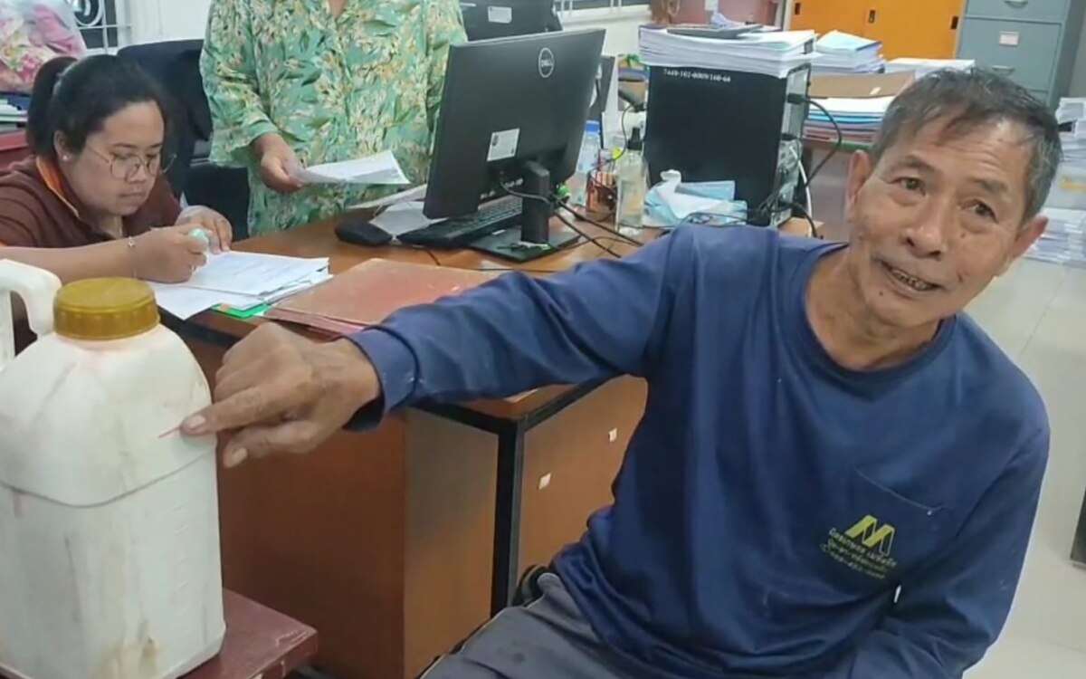 Prachuap khiri khan raet autofahrern die zapfsaeulen zu ueberwachen da sie angeblich zu kurz kommen