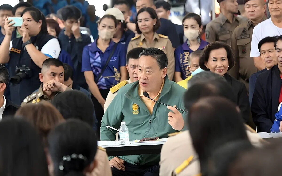 Premierminister besucht wasseraufbereitungsanlage in phitsanulok