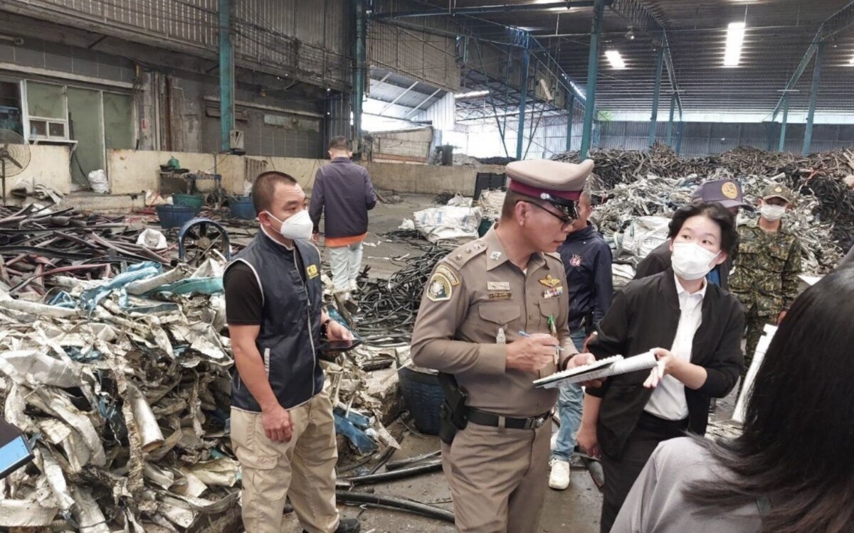 Razzia in illegaler Recyclingfabrik in Samut Sakhon: 4.000 Tonnen &quot;Sondermüll&quot; beschlagnahmt - Ausländischer Chef flüchtig