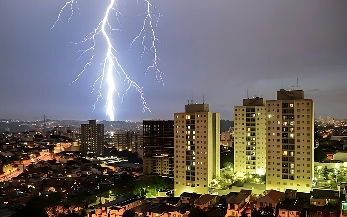 Regenfront zieht auf: Extreme Wetterbedingungen in Bangkok und Umgebung