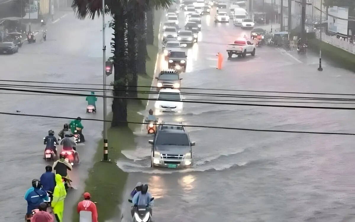 Regenscheck: Schleusen öffnen sich, während Regengüsse die Stimmung in Phuket trüben