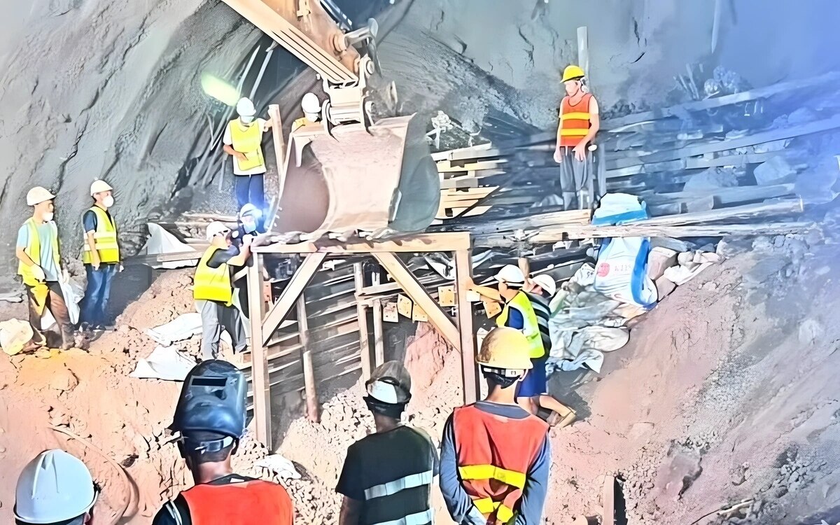 Rettungsarbeiten im eingestuerzten hochgeschwindigkeitstunnel in thailand erfolg in sicht