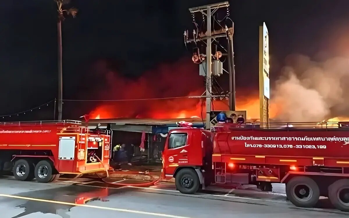 Riesiges Feuer zerstört Karon Plaza - Sachschaden in Millionenhöhe