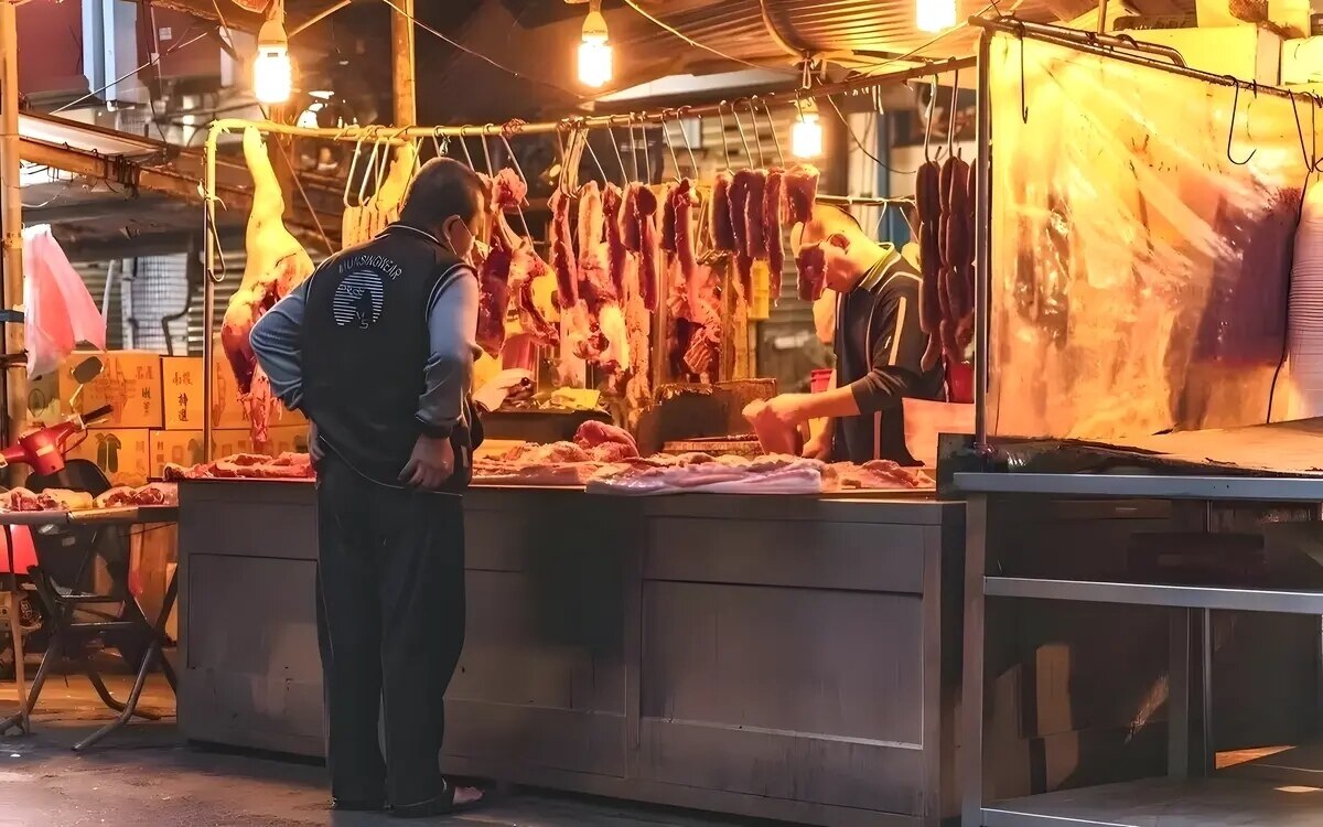 Rohes ungekühltes Fleisch auf Thailands Märkten - Kaufen oder lieber nicht?