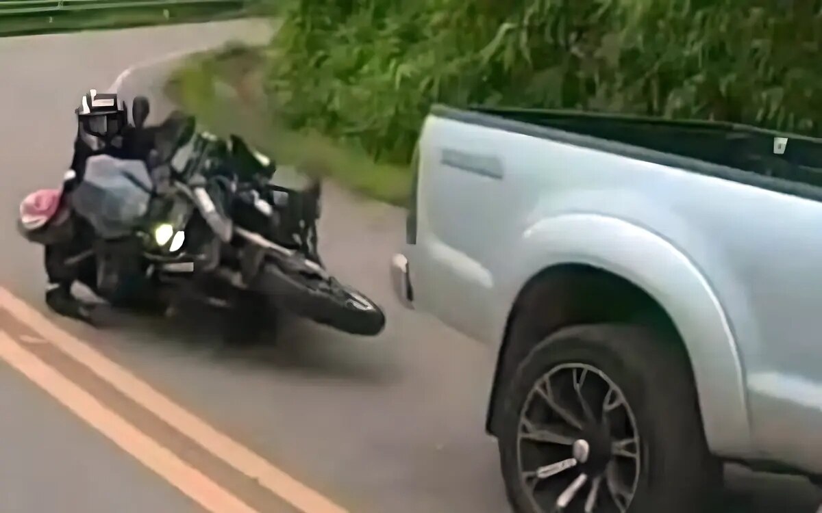 Rücksichtsloses Fahren verursacht Unfall mit einem 1.2 Mio. Baht BMW-Motorrad (Video)