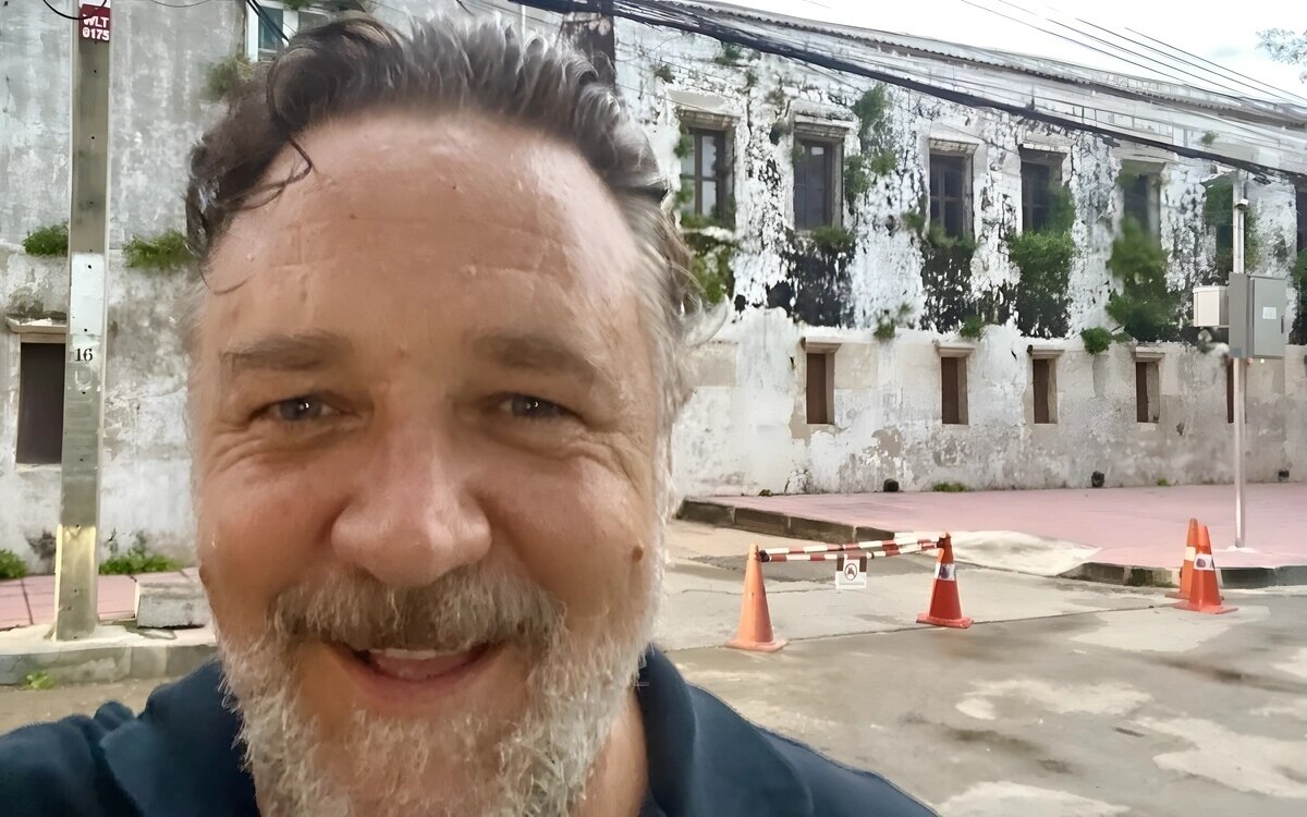 Russell crowe begeistert erneut mit seinem besuch in bangkok ein unvergessliches comeback in