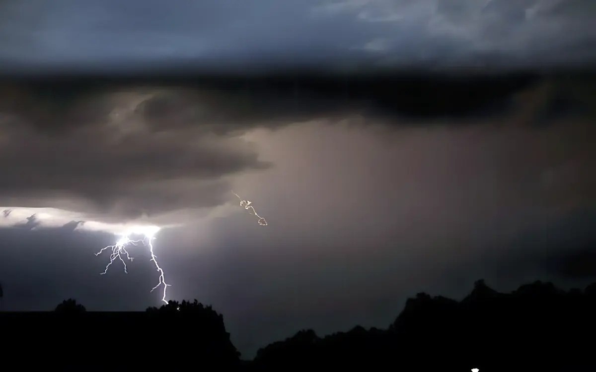 Schlagzeile starkregen in ostthailand bangkok und umgebung wetterwarnung fuer den 19 juli 2024