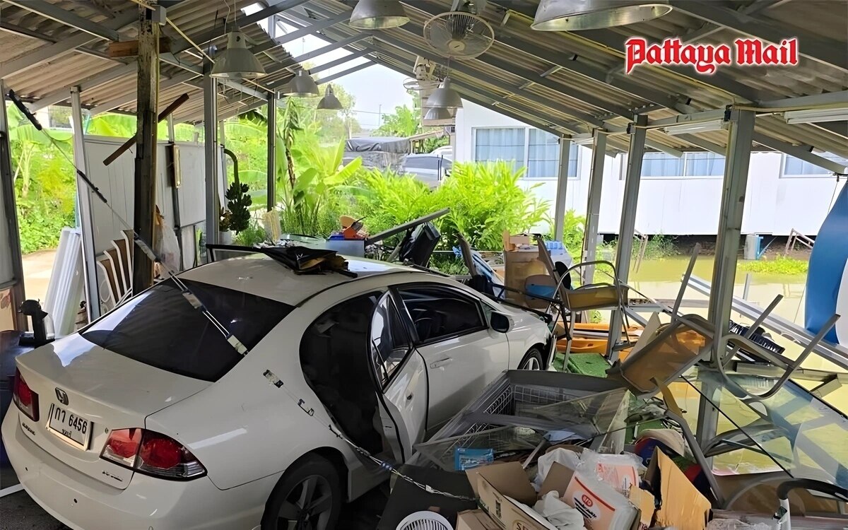 Schock beim einkauf 22 jaehriger rast mit auto in geschaeft in pattaya