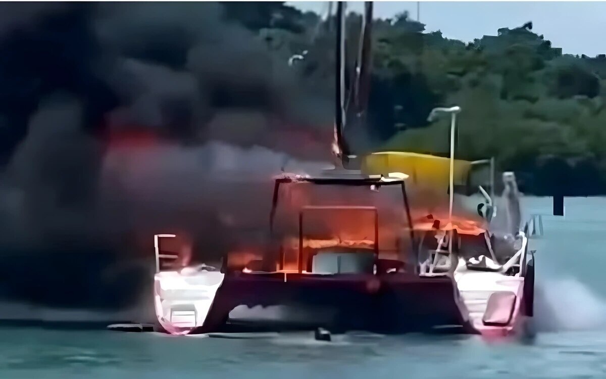 Schock in Phuket: Touristenboot-Brand lässt Kapitän verletzt zurück