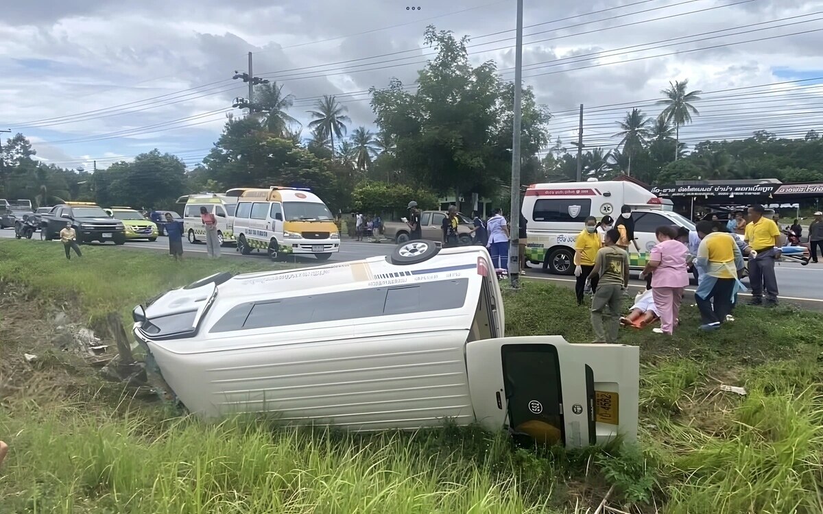 Schrecklicher Unfall in Nakhon Si Thammarat: Van überschlägt sich - Neun Verletzte