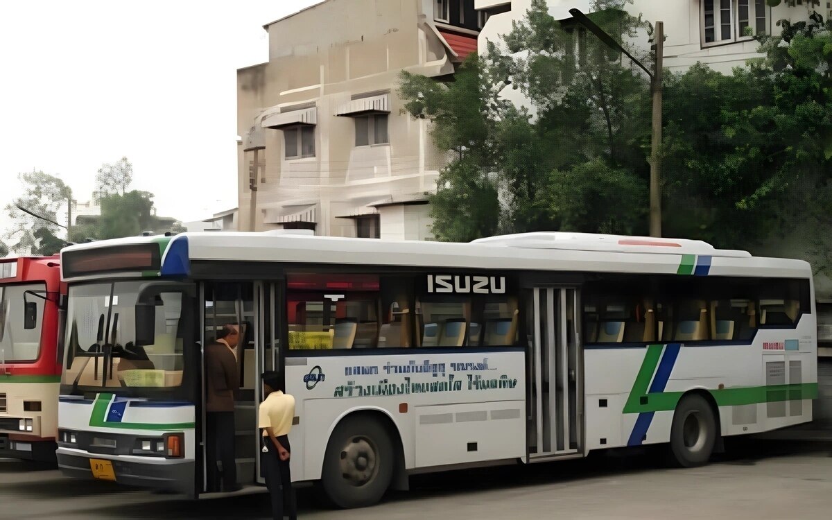 Schulbusbrand führt zu dringenden Maßnahmen im öffentlichen Nahverkehr Thailands