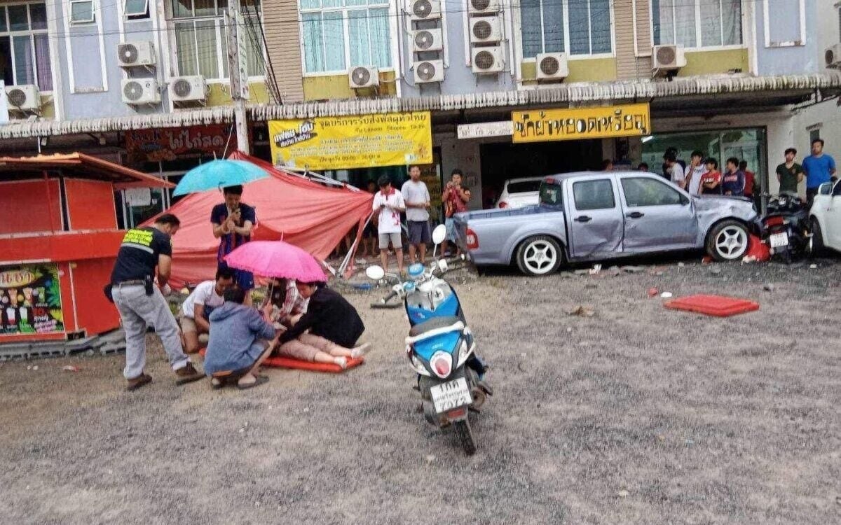 Schwangere verkaeuferin in surat thani bei tragischem verkehrsunfall ums leben gekommen zwei kinder