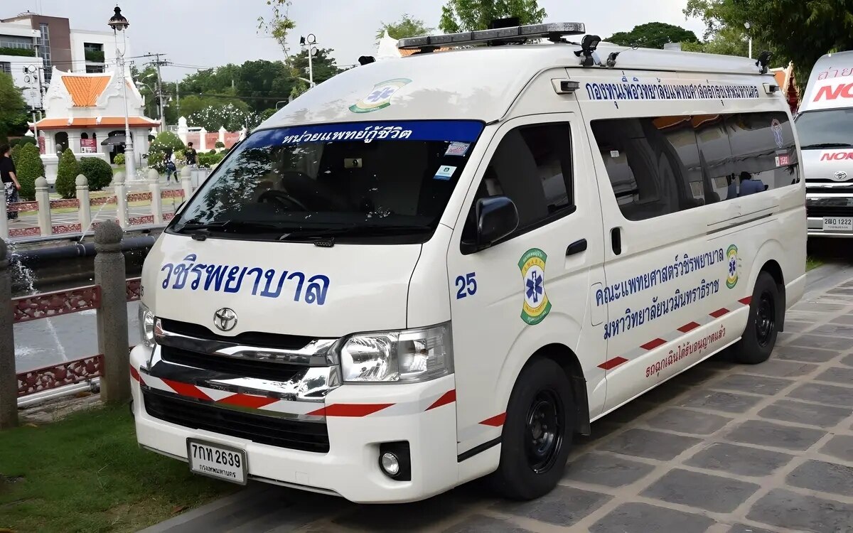 Schwarzer tag in ubon ratchathani minibus unfall fordert ein leben