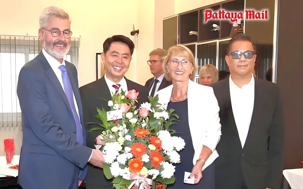 Schweizer botschafter weiht honorarkonsulat in pattaya ein