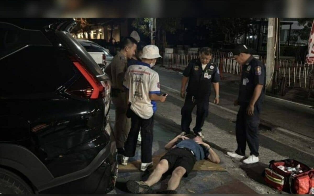 Schwer betrunkener auslaender loest alarm aus bewusstlos vor der polizeistation von pattaya