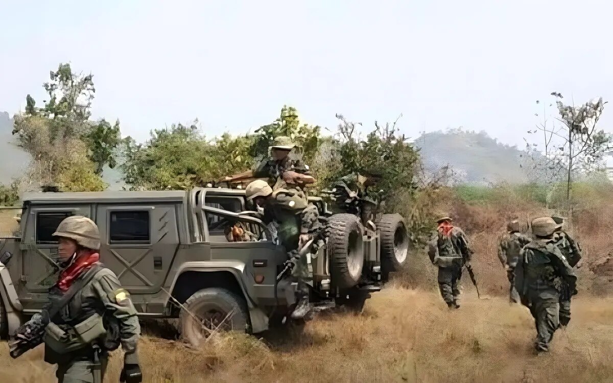 Schwer bewaffnete soldaten aus myanmar ueberschreiten grenze zu thailand und loesen alarm aus