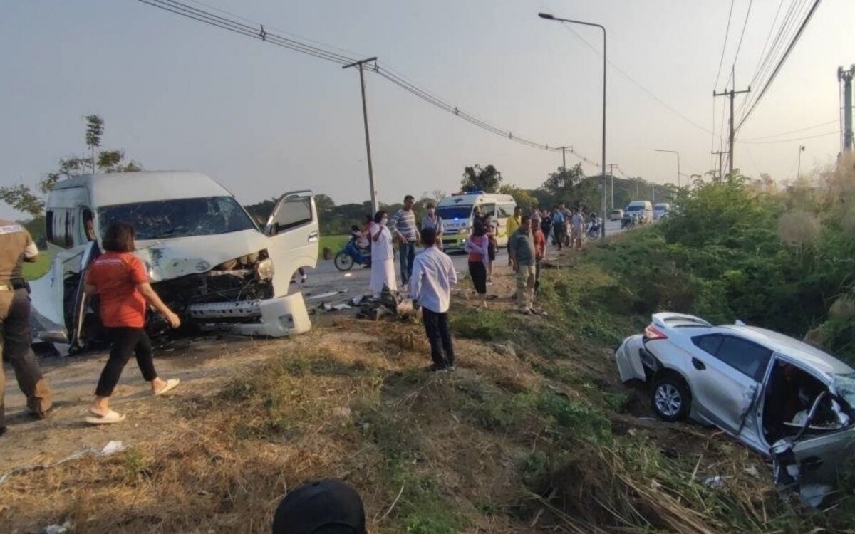 Schwere frontalkollision in pathum thani verursacht 14 verletzte