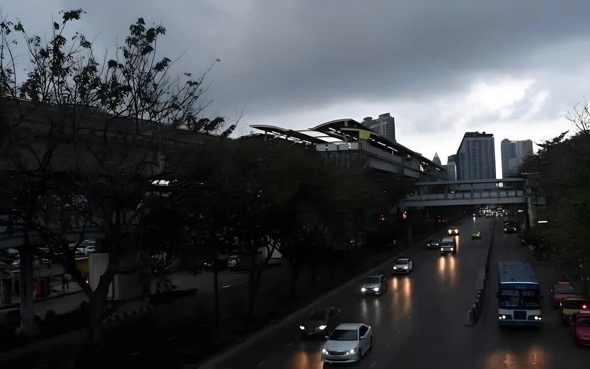 Schwere regenfaelle in thailand 32 provinzen betroffen bangkok im fokus