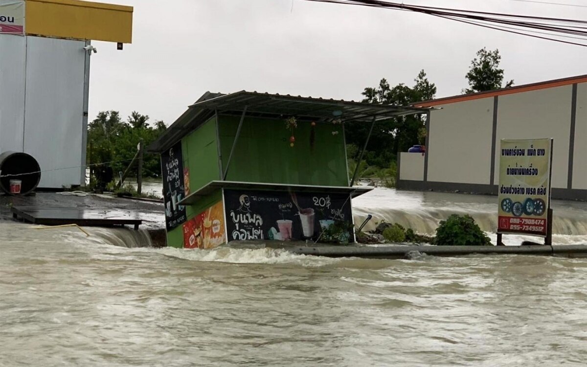 Schwere ueberschwemmungen in nakhon si thammarat toedliche folge unaufhoerlicher regenfaelle