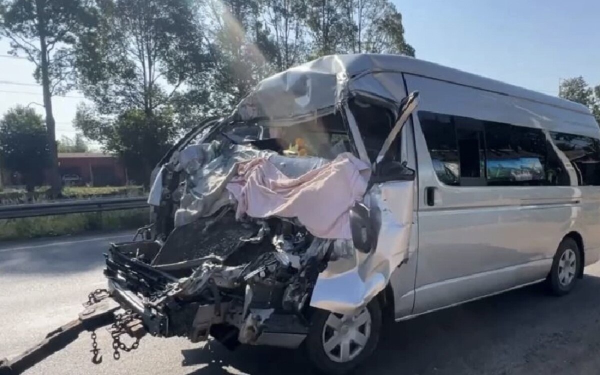 Schwerer unfall in chumphon schulbusfahrer bei kollision mit lastwagen schwer verletzt schueler