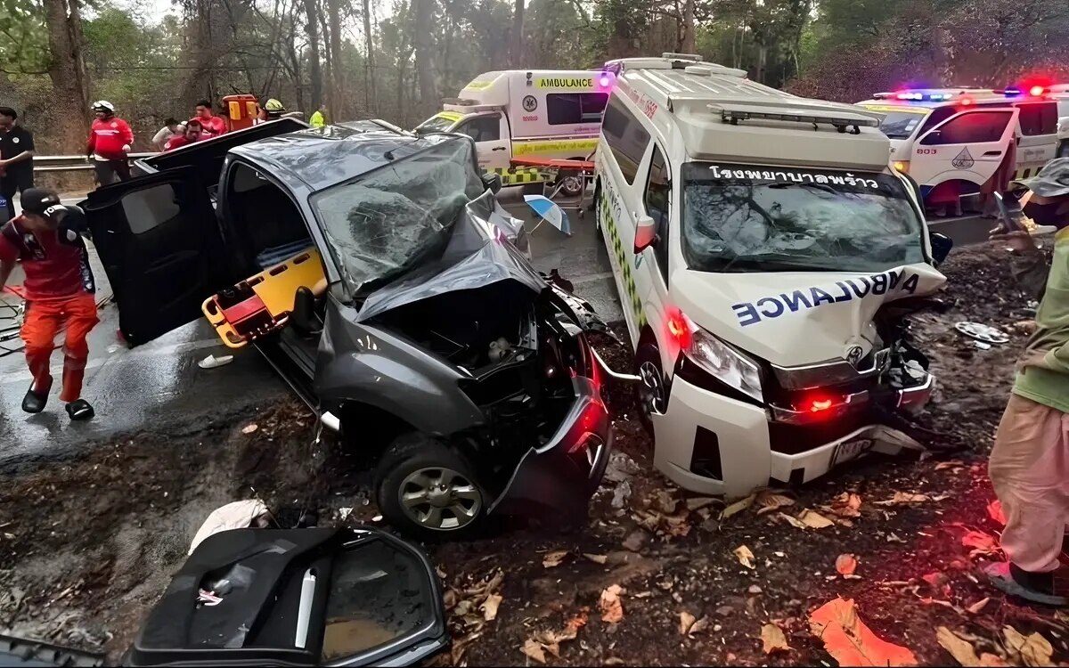 Schwerer zusammenstoss zwischen krankenwagen und pickup 5 todesopfer darunter eine schwangere frau