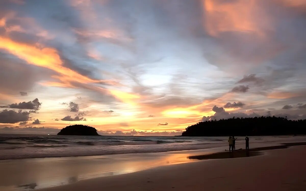 Skandal am patong strand deutsche vergnuegen sich oeffentlich mit thailaenderin