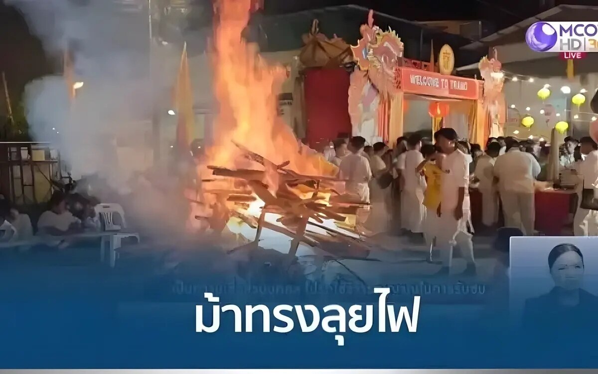 Spektakulaeres feuerlauf ritual als hoehepunkt des vegetarierfestes