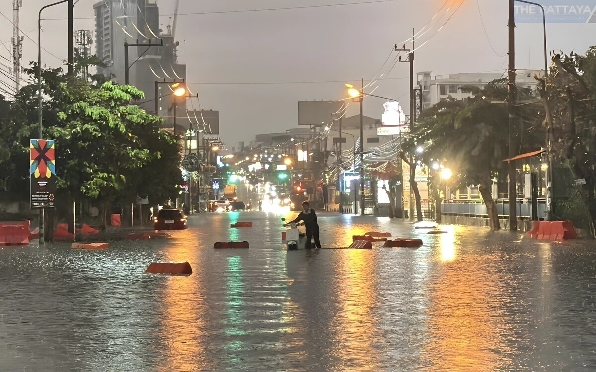 Starker Regen verursacht Überschwemmungen und Verkehrschaos in Pattaya