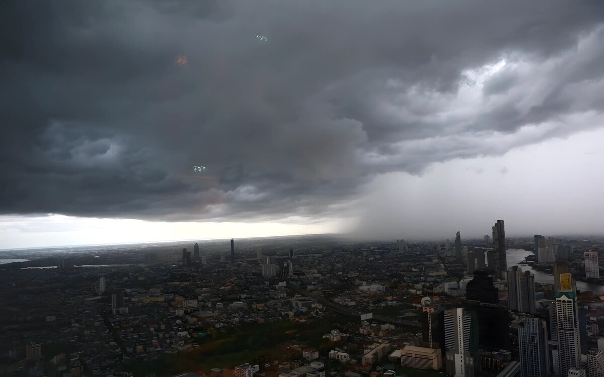 Sturm Trami: Thailand bereitet sich auf heftige Regenfälle und Sturzfluten vor - Alarmbereitschaft im Nordosten