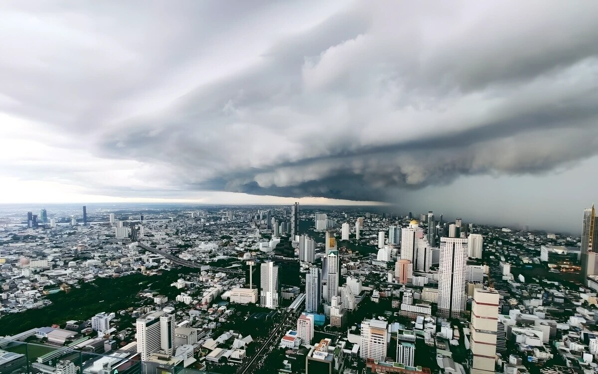 Sturzfluten und gewitter bereiten sie sich auf die nassen kommenden stunden vor