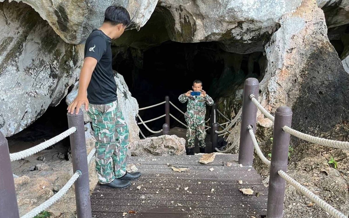 Suedliche hoehle nach erdbeben mit rissen geschlossen