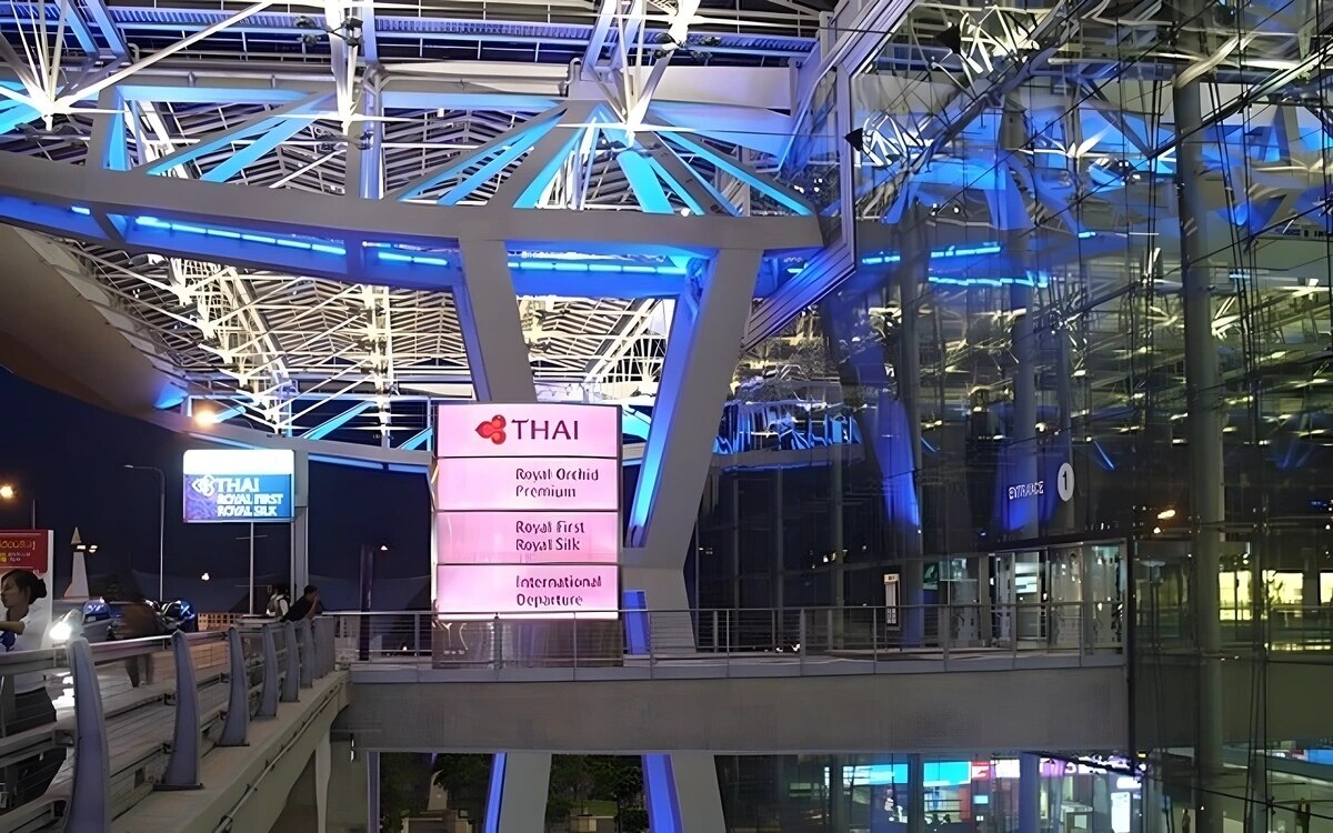 Suvarnabhumi thailands flughafen setzt massstaebe in der architektur und gewinnt internationale