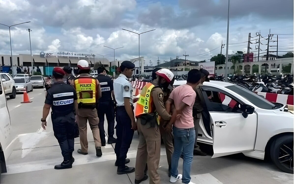 Taxifahrer mit Drogen und Messern am Flughafen Phuket erwischt