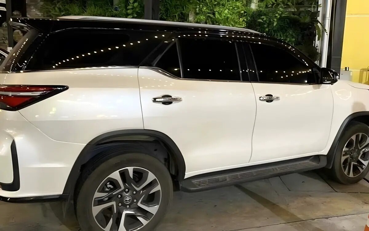 Thailänderin um 548.000 Baht betrogen - Frisch gekaufter Toyota Fortuner mit Waffengewalt geraubt