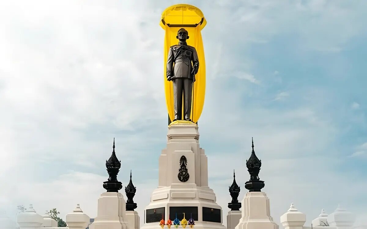 Thailaendische regierung kuendigt plaene fuer den koenig rama ix der grosse gedenktag am 13 oktober