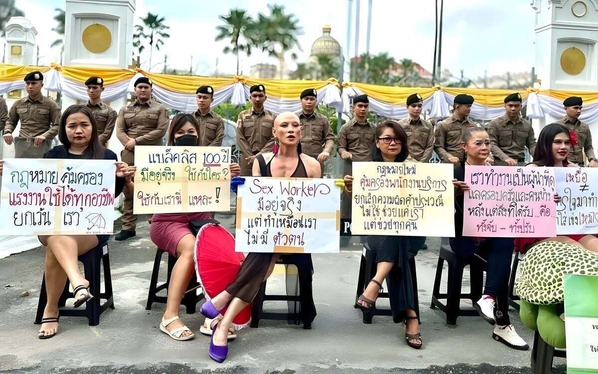 Thailändische Sexarbeiterinnen fordern mit eindringlicher Demonstration rechtlichen Schutz: Ein Schritt in die Gleichheit