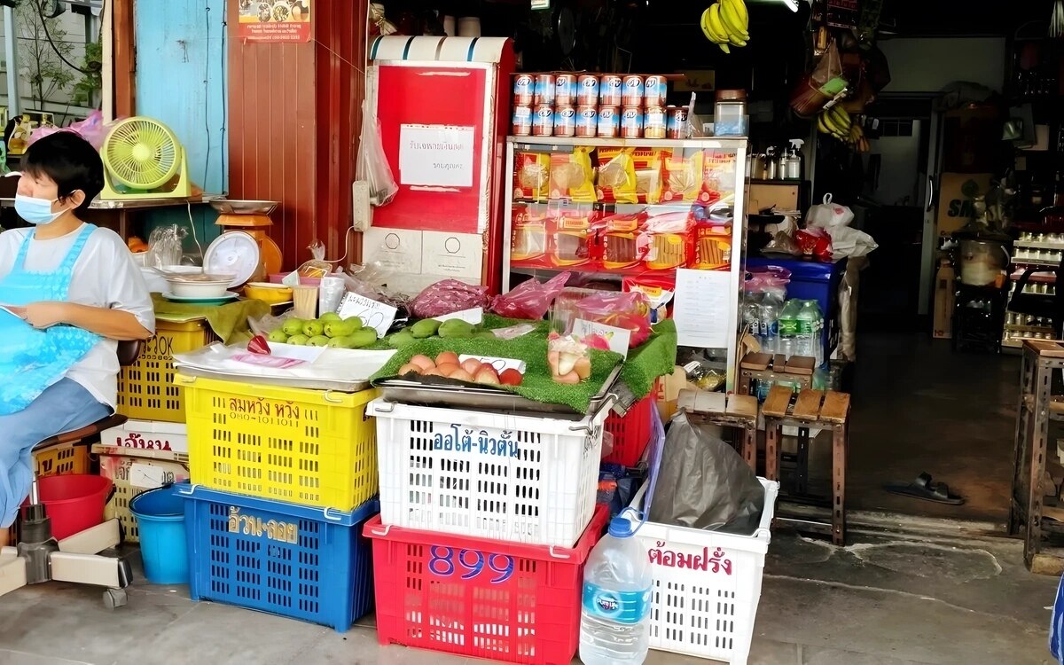 Thailaendische verbraucher investieren aufgrund wirtschaftlicher bedenken in den bedarf an