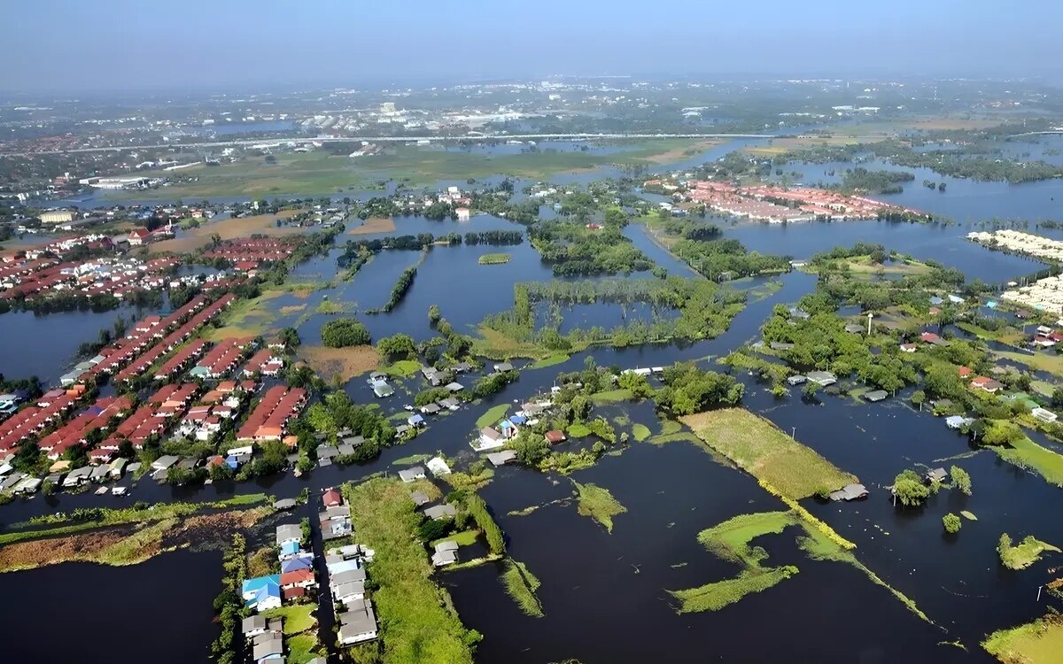 Thailändisches Verteidigungsministerium räumt Flutbekämpfung in der jährlichen Finanzpolitik Priorität ein