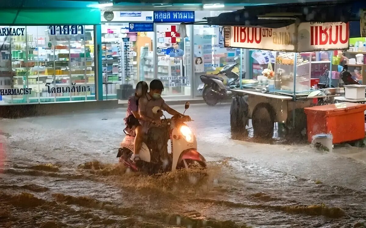 Thailand kaempft gegen starke regenfaelle und stuerme in 57 provinzen