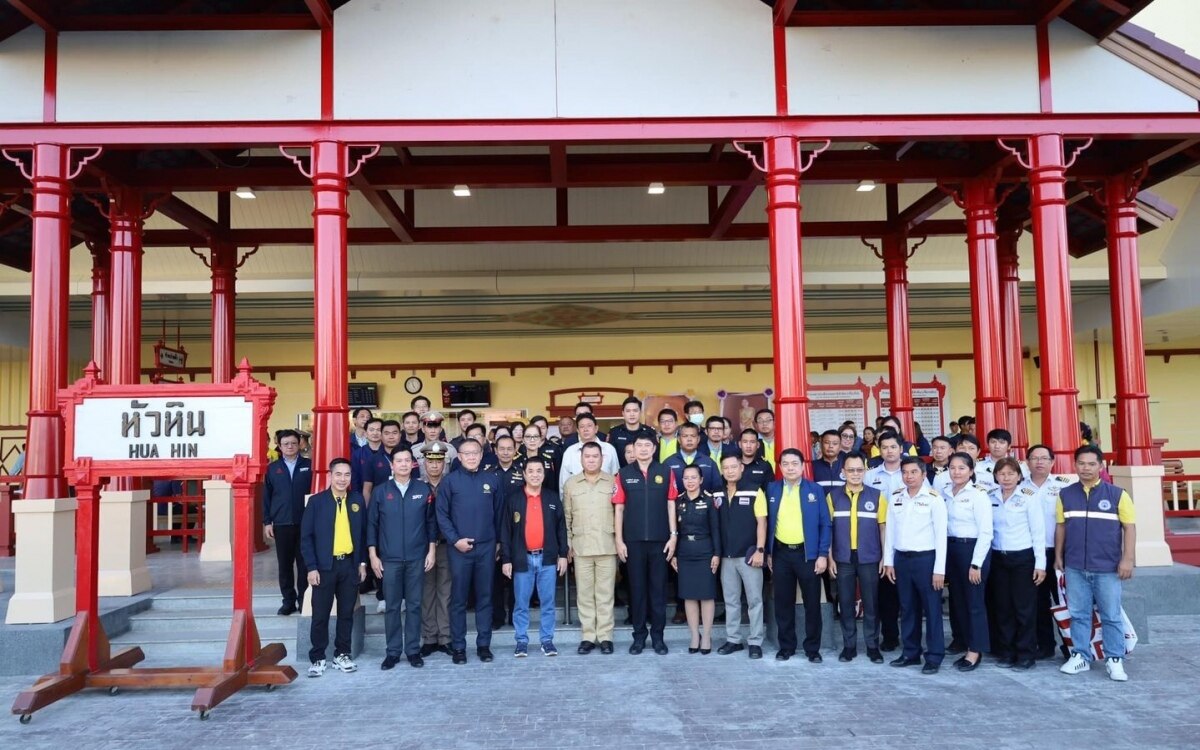 Thailands Verkehrsminister besucht den neuen Bahnhof von Hua Hin