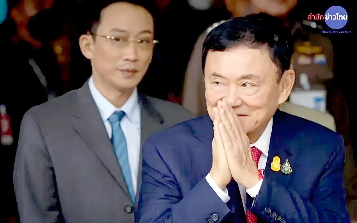 Thaksin kehrt heute morgen aus dem exil nach thailand zurueck