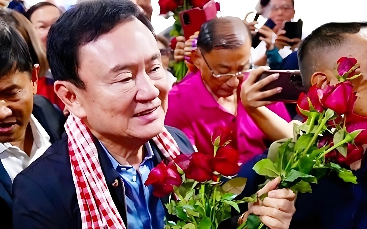 Thaksin shinawatra strategischer neustart in udon thani mit angriff auf thailands schlechte gesetze