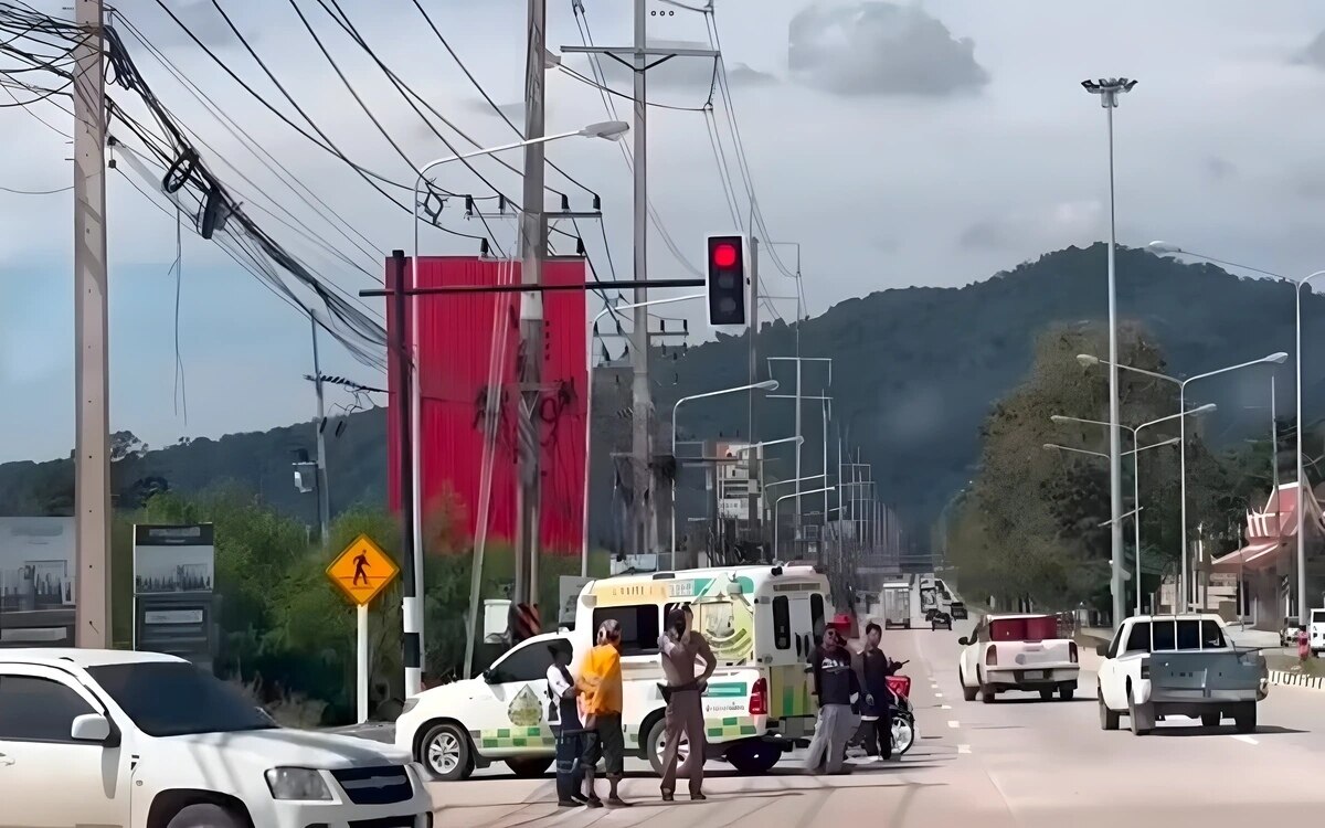 Tödlicher Unfall: Lastwagen überfährt rote Ampel und kollidiert mit Motorrad - Video