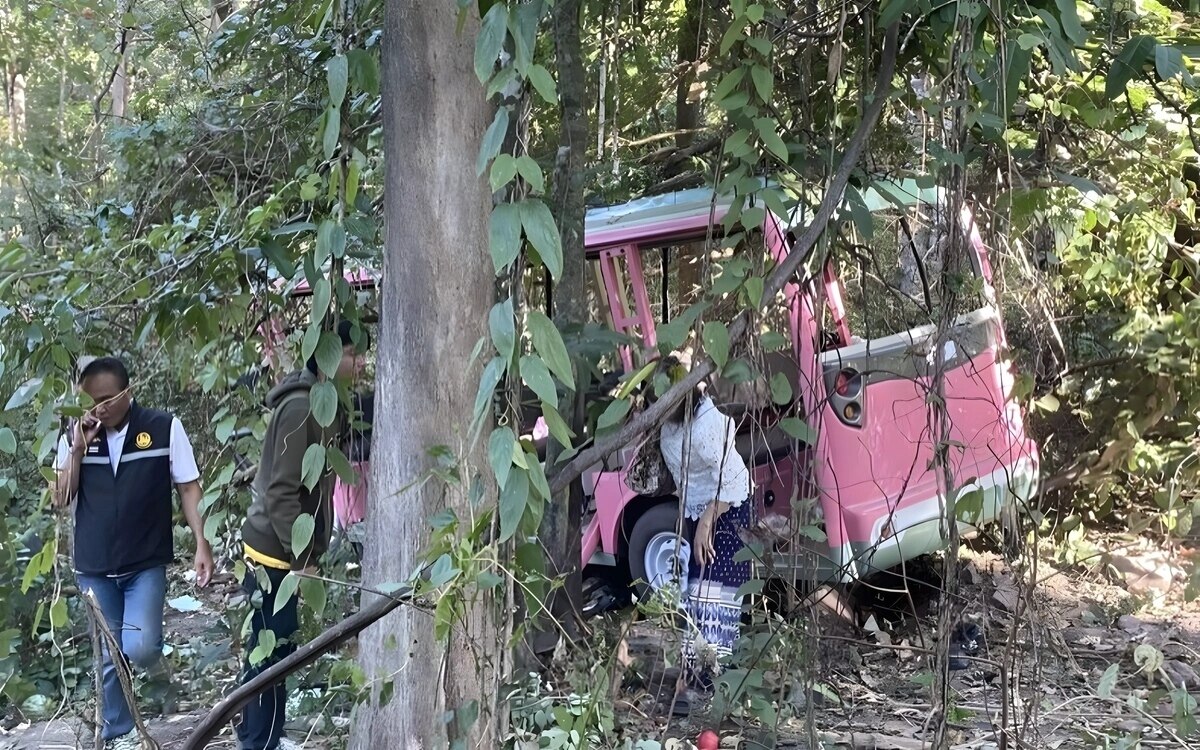 Tödlicher Unfall mit elektrischen Shuttlebus in Sakon Nakhon - Ein Verdienstbringertag endet in Trauer